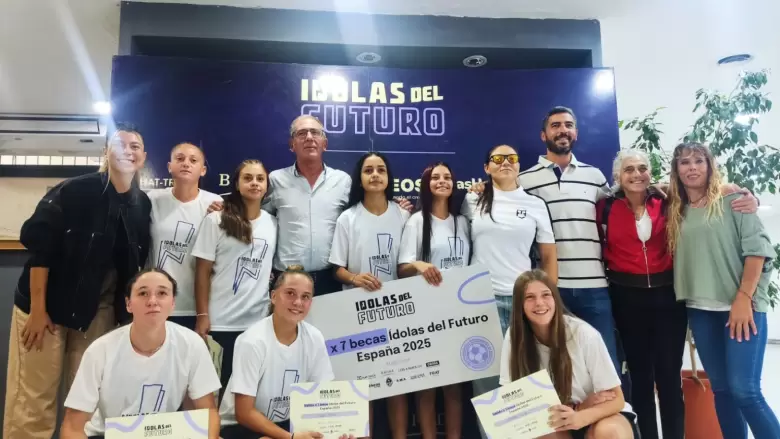 Programa "Idolas del futuro": futbolistas mendocinas fueron becadas para entrenar en España