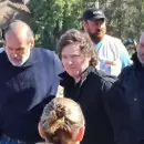 Vecinos de Bah�a Blanca repudiaron el arribo de Milei: "Vengan a escuchar, no a sacarse la fotito"