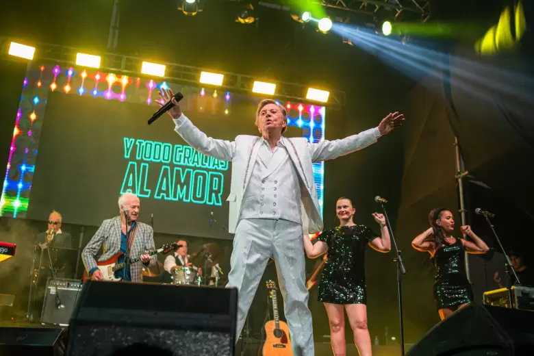 Palito Ortega baj� la lluvia en Luj�n de Cuyo
