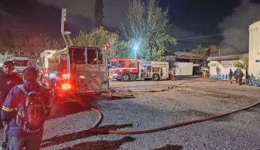 incendio en el corral�n de la muni de Maip�