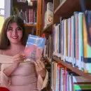 “La Reina del latido de fuego”: Dina Gandul presentó su primer libro en la Biblioteca Almafuerte