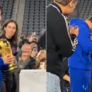 (Video) La emocionante reacci�n de Lionel Messi al reencontrarse con la Copa del Mundo
