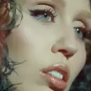 Miley Cyrus estrena su nueva canci�n 'End of the World' con un video sensual y vibrante