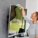 No es vinagre ni bicarbonato: el ingrediente m�s eficaz para limpiar tu televisor y dejarlo como nuevo