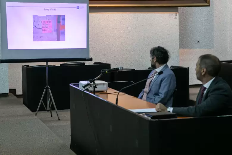 Multaron a la empresa Maxim por pintadas ilegales en la vía pública