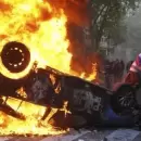 Un barrabrava fue condenado por volcar e incendiar un m�vil policial durante una marcha de jubilados en el Congreso