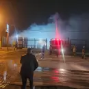 (Videos) Importante incendio destruy� parte de una empresa de agroqu�micos en Guaymall�n