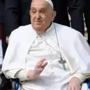 El papa Francisco se ausenta del V�a Crucis en el Coliseo, pero gu�a la ceremonia con sus meditaciones