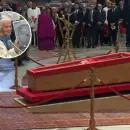 (Video) Qui�n es la monja que rompi� el protocolo para despedir a Francisco y era su �ntima amiga