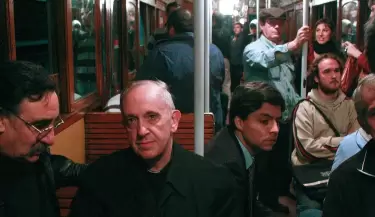 papa francisco en el subte
