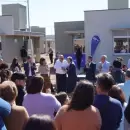 Cornejo entreg� casas en San Carlos e inst� a que los adjudicatarios puedan pagar las cuotas