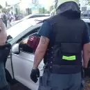Rescataron a un beb� que qued� encerrado en un auto con la llave puesta