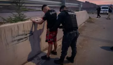policia detenido