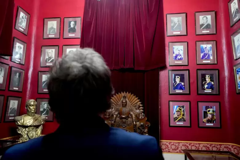 presidente javier milei granaderos