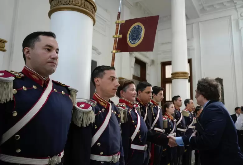 presidente javier milei granaderos