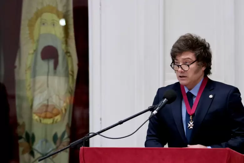 presidente javier milei granaderos