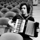 De tocar en bares a vender 100 millones de discos: Billy Joel cumple 76 años y sigue inspirando