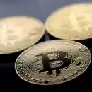 Cay� el Bitcoin, luego de haber superado los 122.000 d�lares por primera vez
