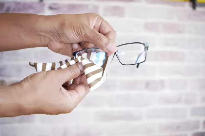 anteojos rayados