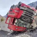 Accidente: impactante vuelco de un cami�n en el paso a Chile