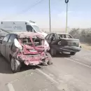 Impactantes im�genes de un grave accidente en Lavalle: chocaron seis autos y un micro