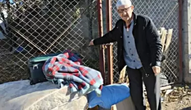 Un hombre volvi� de un tratamiento y su nieto lo ech� de su propia casa, pas� la noche en la calle