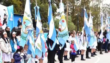 (Videos) Lavalle celebr� el 25 de mayo con desfile, anuncios y artistas locales