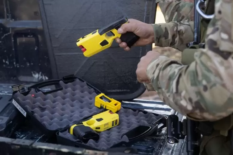 pistolas taser