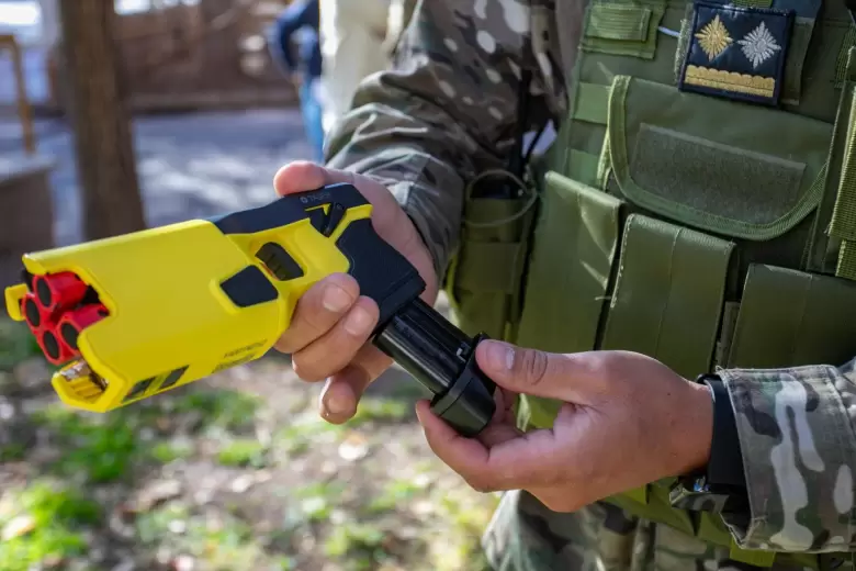 pistolas taser