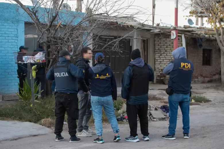Megaoperativo en Las Heras