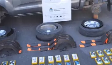 Una mujer fue detenida en Tucum�n con 49 kilos de coca�na ocultos en las ruedas de su camioneta