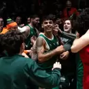 (Videos) El hist�rico triple de aro a aro con el que Ferro venci� a Boca y enloqueci� a Gin�bili