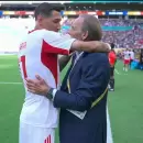 El emotivo abrazo de Miguel Russo con �ngel Di Mar�a en la previa de Boca-Benfica