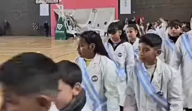 (Video) As� juraron la Bandera alumnos de 4to a�o en el Polimeni