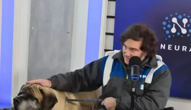 En un streaming, Milei present� a Conan y anunci� millonaria donaci�n