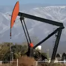 El precio del petróleo retrocede y vuelve a niveles previos a la tensión en Medio Oriente
