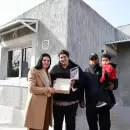 Flor Dest�fanis encabez� la entrega de trece viviendas en Santa Rosa