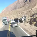 Un cami�n t�rmico brasile�o se cruz� de carril en la ruta 7 y volc� contra un cerro