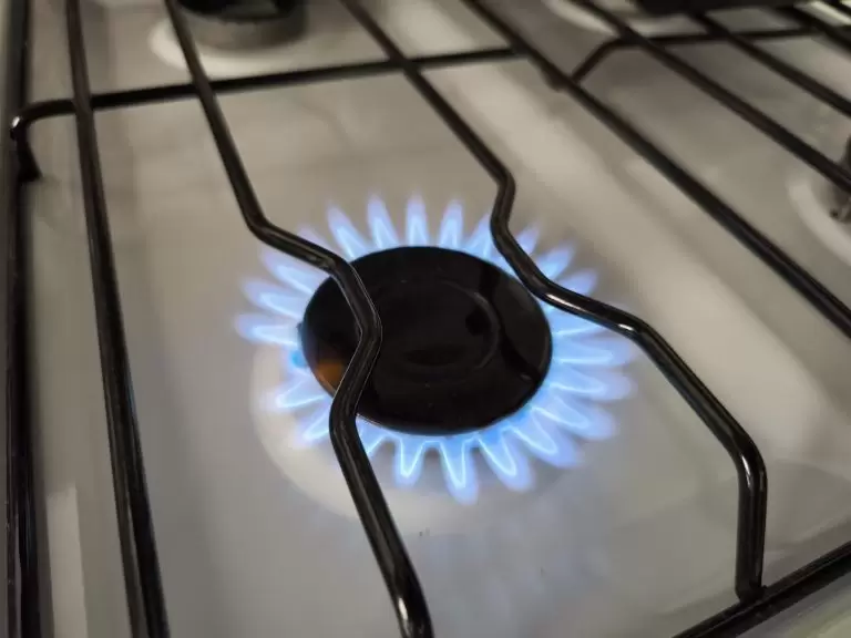 Gas