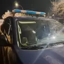 V�ndalos atacaron a la Polic�a, tras querer robarse un poste de luz para una conexi�n clandestina