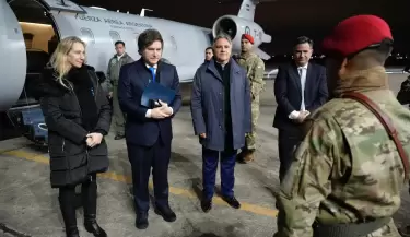 Javier Milei y Karina llegaron este martes a C�rdoba y fueron recibidos por Llaryora y Bornoroni