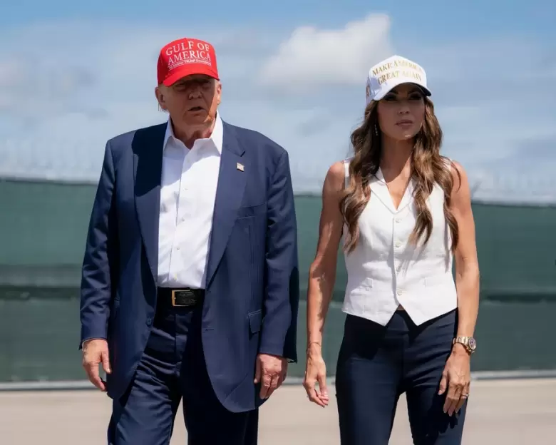 Kristi Noem, funcionaria de Trump