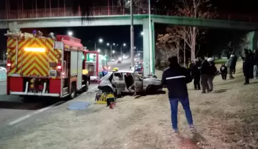 Un joven herido tras chocar con una columna en la intersecci�n de los accesos Sur y Este