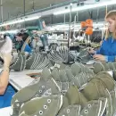 Zapatillas Nike y Adidas: el fabricante argentino reduce 40% su personal por caída en ventas e importaciones más baratas