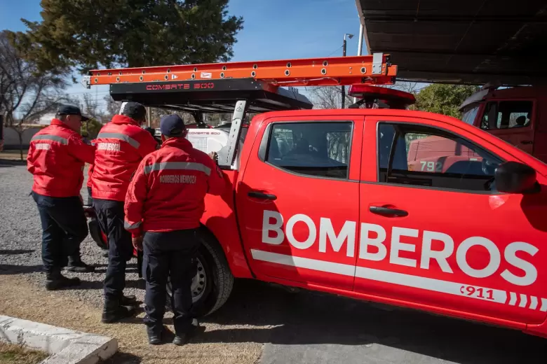 equipamiento a bomberos del Este