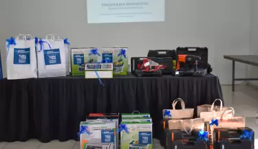 Tunuy�n entrega de herramientas