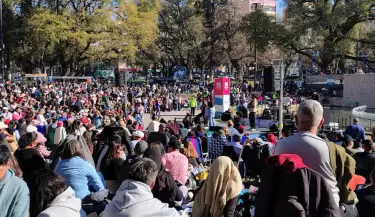 Mendoza celebra el D�a del Padre Mendocino en la Plaza Independencia con m�sica y tradici�n