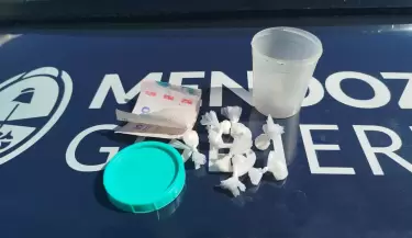Operativos en Godoy Cruz y Guaymall�n dejaron detenidos, armas secuestradas y droga incautada