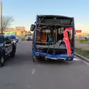 Decenas de heridos tras el choque de un micro contra una columna en el Acceso Sur
