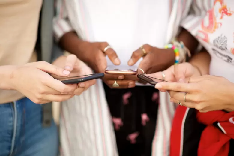 celulares redes sociales